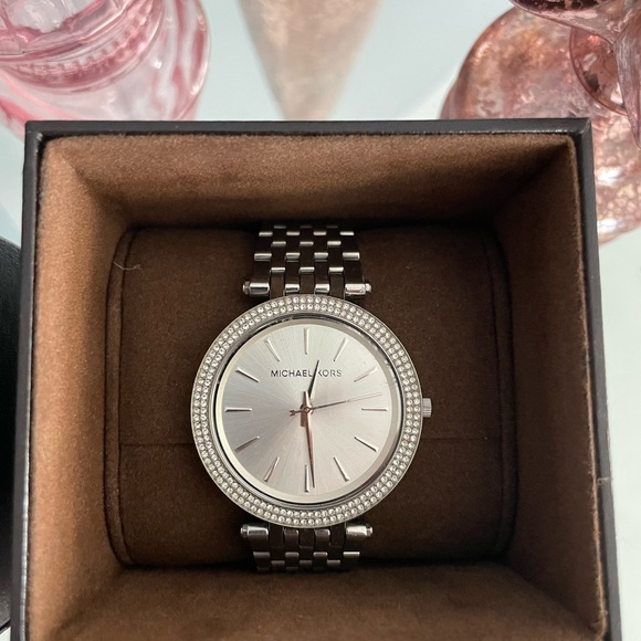 Michael Kors watch - Picture 3 of 9